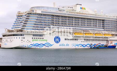 Kreuzfahrtschiff Aida Nova (auch AIDAnova), grüner Kreuzfahrtschiff in Las Palmas de Gran Canaria, Kanarische Inseln Stockfoto