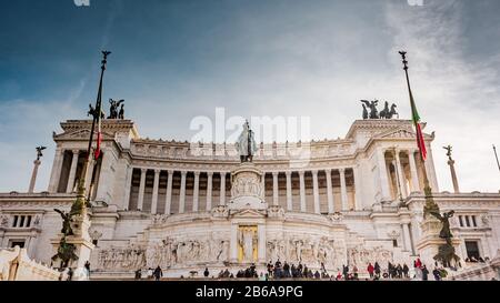 Blick auf das Victor Emmanuel II National Monument in Rom, Italien. Von der Piazza Venezia Stockfoto