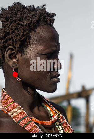 Porträt einer Toposa-Frau, Staatschef von Namorunyang, Kapoeta, Südsudan Stockfoto