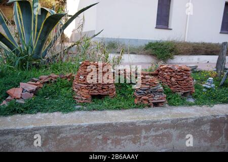 Das alte Bergarbeiterdorf Argentiera im Norden von Sardinien. Die Silbermine, eine der wichtigsten Italiens, war bis in die 1950er Jahre aktiv Stockfoto