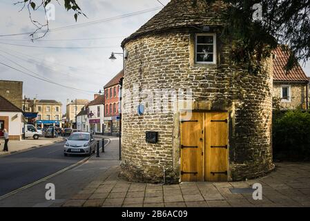 Das Old Round House im Zentrum von Melksham Wiltshire England UK. Es wurde vielfältig als Wolltrocknung verwendet, als Waffenschmied und jetzt als Tourism Stockfoto