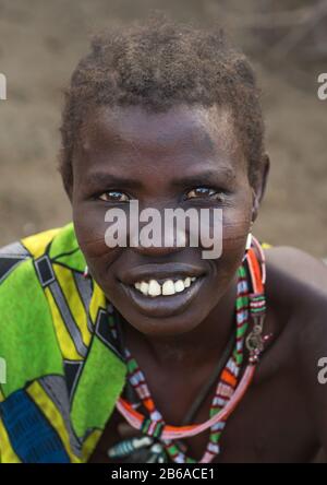 Porträt einer lächelnden Toposa-Stammfrau, Namorunyang State, Kapoeta, Südsudan Stockfoto