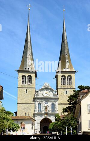 Luzerner, SCHWEIZ - 2. JULI 2014: Die Kirche St. Leodegar, Luzern. St. Leodegar wurde Mitte des 8. Jahrhunderts gegründet, ein Teil des Klosters, das Stockfoto