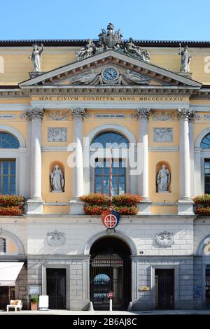 Lugano, SCHWEIZ - 5. JULI 2014: Rathaus (Palazzo Civico), Lugano. Das Rathaus wurde im Jahr 1844 errichtet, um dem Cant einen geeigneten Veranstaltungsort zu bieten Stockfoto