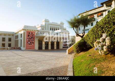 Biarritz, französisches Baskenland, Frankreich - 19. Juli 2019 : Eingang des Art Deco Style Casino von Biarritz. Stockfoto