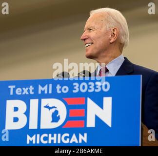 Detroit, Michigan, USA. März 2020. Vizepräsident JOE BIDEN spricht während einer "Get Out the Vote Rally" an der Renaissance High School. Die primäre und die in fünf anderen Bundesstaaten von Michigan werden morgen, den 10. März, angefochten. Credit: Brian Cahn/ZUMA Wire/Alamy Live News Stockfoto