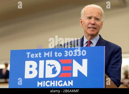 Detroit, Michigan, USA. März 2020. Vizepräsident JOE BIDEN spricht während einer "Get Out the Vote Rally" an der Renaissance High School. Die primäre und die in fünf anderen Bundesstaaten von Michigan werden morgen, den 10. März, angefochten. Credit: Brian Cahn/ZUMA Wire/Alamy Live News Stockfoto