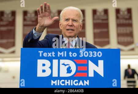 Detroit, Michigan, USA. März 2020. Vizepräsident JOE BIDEN spricht während einer "Get Out the Vote Rally" an der Renaissance High School. Die primäre und die in fünf anderen Bundesstaaten von Michigan werden morgen, den 10. März, angefochten. Credit: Brian Cahn/ZUMA Wire/Alamy Live News Stockfoto