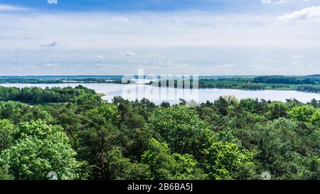 Blick vom Aussichtsturm über die Landschaft rund um Krakauer See und den Krakower See Stockfoto