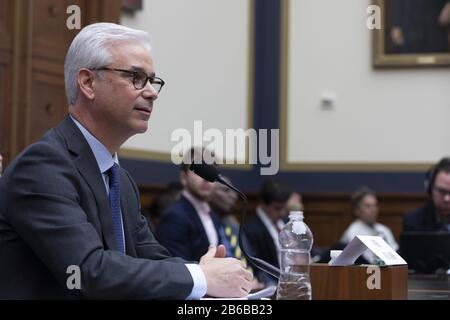 Charles W. scharf, CEO und präsident von Wells Fargo & Company, spricht bei der Anhörung von House Financial Services, die Wells Fargo Zur Rechenschaft Zieht: CEO Perspectives on Next Steps for the Bank that Broke America's Trust on Capitol Hill in Washington, D.C. am Dienstag, 10. März 2020. Foto von Tasos Katopodis/UPI Stockfoto