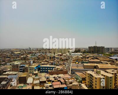 Lima, Peru Breña einer der Bezirke der peruanischen Hauptstadt, aufgenommen vom Himmel mit einer Drohne Stockfoto