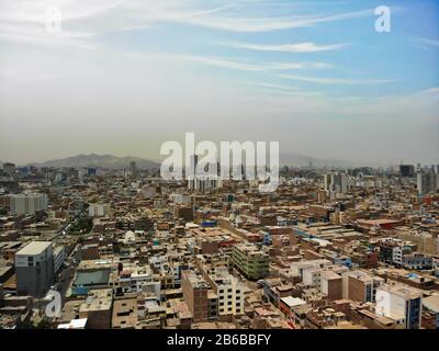 Lima, Peru Breña einer der Bezirke der peruanischen Hauptstadt, aufgenommen vom Himmel mit einer Drohne Stockfoto