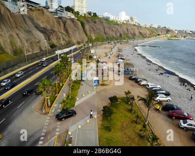 Drohnenfotos von der Costa Verde in Lima Peru Stockfoto