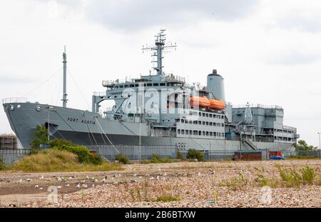 RFA Fort Austin moorierte am Great Float in Birkenhead Wirral August 2019 Stockfoto