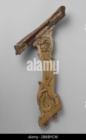 Baluster mit C- und S-Voluten eingesetzt S-vormiger Baluster traf gestoken C- en S-voluten auf Rocailleschelpen. Hersteller : AnoniemanoniemPlaats Herstellung: Noordelijke Nederlanden dating: CA. 1.740 - ca. Material: Hout: Abmessungen: H 106 cm. × b 49 cm. × d 14 cm. Stockfoto