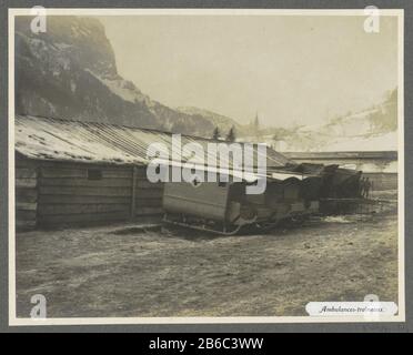 Teil der Fotomedizinmission Henri de Rothschild an die italienische Front im Jahr 1916. Hersteller: Fotograf Henri de Rothschild (zugeordnet zu) Ort Herstellung: Doles Datum: 199 Physische Merkmale: Gelatine silbernes Druckmaterial: Papiertechnik: Gelatine silberfarbenes Druckmaß: H 219 mm × W 279 mm Betreff: Krieg (+ Landkräfte) Rettungswagen erste Welt Wo: Dololite Stockfoto