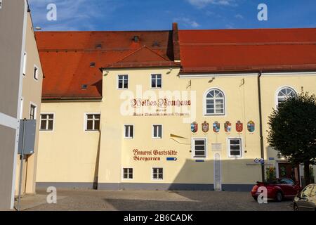 Außenansicht eines Teils des Weissen Bräuhauses Kelheim Restaurant in Kelheim, Bayern, Deutschland. Stockfoto