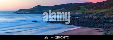 Panoramaaufnahme mit Blick auf den Combesgate Beach in der Nähe von Woolacombe Devon England UK Stockfoto