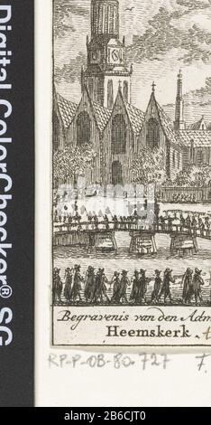 Beerdigung von Jacob van Heemskerck in der Oude Kerk in Amsterdam, 1607 Beisetzung der Admiral Heemskerk (Titelobjekt) Beerdigung von Jacob van Heemskerck in der Oude Kerk in Amsterdam, 8. Juni 1607. Die Trauerprozession zieht entlang des Kanals zur Alten Kerk. Hersteller : Druckerhersteller Simon Fokke Ort Herstellung: Nordniederland Datum: 1722 - 1720 Physikalische Merkmale: Ätzmaterial: Papiertechnik: Ätzmaße: Oben: 80 mm × h b 40 mmToelichtingIllustratie hergestellt für ein Almanakje. Betrifft: Schlacht bei der Trauerprozession von Gibraltar (1607), Wenn: 1607-06-08 - 1607-06-08 Stockfoto