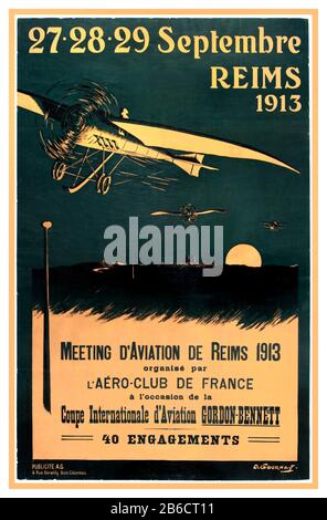 Vintage-Poster für das Luftfahrt-Meeting 1900s in Reims France Septembre 1913, organisiert vom Aero-Club von Frankreich für den Internationalen Luftfahrt-Cup Gordon Bennett. A.G., Gedruckt von Publicite, War Die Gordon Bennett Aviation Trophäe eine internationale Trophäe für Flugzeugrennen, die von James Gordon Bennett Jr., dem amerikanischen Eigentümer und Herausgeber der Zeitung "New York Herald", vergeben wurde. Der Sieg Joseph Sadi-Lecointes 1920 bedeutete, dass die Trophäe zum ständigen Besitz des Aéro-Clubs de France wurde. Frankreich, 1913, Künstlerdesigner: A. Gournay, Stockfoto