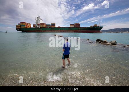 Seaspan New York betritt Port Nelson, Neuseeland Stockfoto