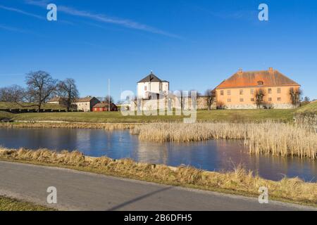 Nykoping, Sodermanland/Schweden - 03 06 2020: Schloss Nykopings an einem schönen sonnigen Frühlingstag mit blauem Himmel Stockfoto