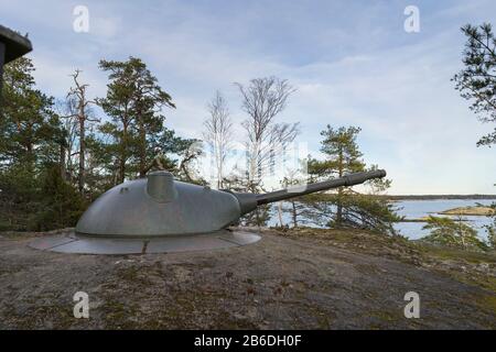 Oxelosund, Sodermanland/Schweden - 03 06 2020: Femörefortet war Canons am Berg Stockfoto