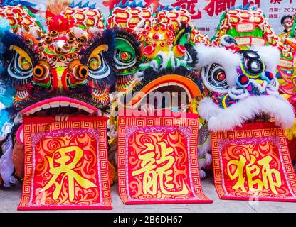 Tänzer warten auf eine Vorstellung während der Macau Stockfoto