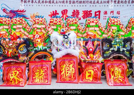 Tänzer warten auf eine Vorstellung während der Macau Stockfoto