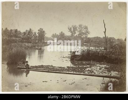 Tanah Wangie Malang (Titelobjekt) State Railways Java (Serientitel) Lake at Tanah Wangi Malang. Teil einer Gruppe von 62 Fotos in einem Kasten mit der Aufschrift Staatseisenbahnen auf Java aus dem Jahr 1888. Hersteller : Fotograf: Anonymer Ort Herstellung: Malang Datum: 1880-1888-3 Physische Merkmale: Albumdruckmaterial: Papiertechnik: Albumin Druckabmessungen: Foto: H 190 mm × W 230 mm Datum: 1880-3 Stockfoto