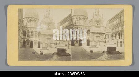 Innenhof des Dogenpalastes in Venedig Objektart: Stereobild Artikelnummer: RP-F07266 Aufschriften / Marken: Aufschrift verso, handschriftlich: "Cortile del Palazzo Ducale con [...] Pozzi'naam, verso, gedruckt: 'C. Coen e Figlio Venezia Trieste'nummer, verso, handgeschriebener '23' Hersteller : Fotograf: C. Coen & Figlio (börsennotiertes Objekt) Ort Herstellung: Venedig Datum: CA. 1860 - ca. Abmessungen des Albumindruckmaterials: Pappe Papiertechnik: Albumin Druckabmessungen: Zweiter Träger: H 85 mm × W 170 mm Betreff: Innenhof oder Palast oder hôtel'faÃ§ade oder Innenhof w Stockfoto