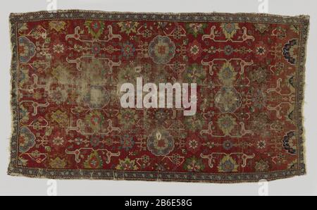 Blumenkleid Oosters Tapijt, geblüht. OP het middenveld staan rozetten, flankeerd door palmetten, gevat in hoekige arabesken. De Rand is versierd met een Rang met anjers. Hersteller : Vervaardiger: AnoniemPlaats Herstellung: Kaukasus dating: CA. 1840 - ca. 1900 Material: WOL-Abmessungen: H 220 cm. × b 125 cm. Stockfoto