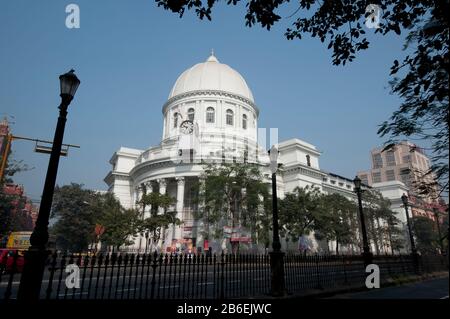 Postgebäude vor Ort des "Schwarzen Lochs von Kalkutta", General Post Office, Kalkata, Westbengalen, Indien Stockfoto