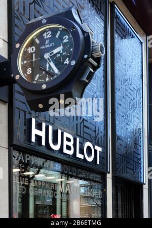 Frankfurt, 01.03.2020: Hublot High-End Schweizer Modewatch-Schmuck Shop/Shop Front Logo in Frankfurt Deutschland. Stockfoto
