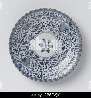 Faience plate bord van faience. Blauw beschilderd. Hersteller : plateelbakkerij: AnoniemPlaats Herstellung: Delft dating: CA. 1730 - ca. Material: Faienzmaße: D 11,4 cm. Stockfoto