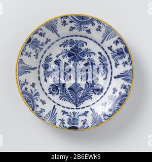 Faience plate Bord van faience, met gele bies. Blauw beschilderd traf een boeket. Hersteller : AnoniemPlaats Herstellung: Delft dating: CA. 880 - ca. Material von 1820: Faienzmaße: D 23 cm. Stockfoto