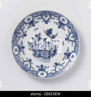 Bor Bord van faience. Blauw beschilderd traf een vogel en Bloemen. Hersteller : AnoniemPlaats Herstellung: Delft dating: 1720 - 1750 Material: Faience Abmessungen: D 21 cm. Stockfoto