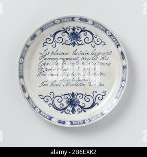 Bor Bord van faience. Blauw beschilderd hat sich in het Frans mit een versje getroffen. Hersteller : Plattenelbakkerij: AnoniemPlaats Herstellung: Delft dating: 1720 - 1750 Material: Faience Abmessungen: D 22,5 cm. Stockfoto