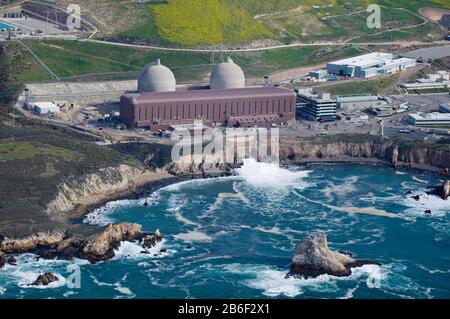 Kernkraftwerk an der Küste, Kernkraftwerk Diablo Canyon, San Luis Obispo County, Kalifornien, USA Stockfoto