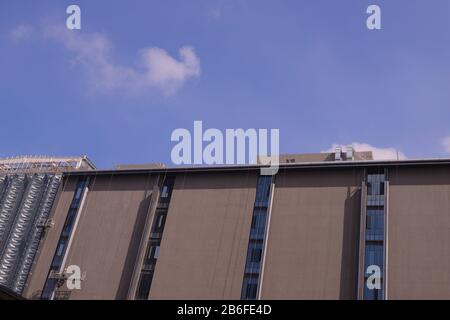 Moderner Wolkenkratzer in der Stadt Guzhen in Zhongshan, Guangdong, China. Stockfoto