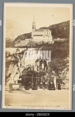 Kapelle unserer Lieben Frau von Lourdes Chapelle Notre Dame de Lourdes Objekttyp: Foto carte-de-visite Objektnummer: RP-F-F15211 Hersteller: Fotograaf: S. Viron (vermeld op Objekt) dating: 1872 Abmessungen: Geheel: H 105 mm × b 69 mm Stockfoto