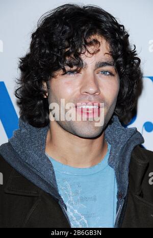 Adrian Grenier auf Dem 23. Jährlichen William S. Paley Television Festival Präsentiert "Entourage" in der Directors Guild of America in West Hollywood, Kalifornien. Die Veranstaltung fand am Mittwoch, 1. März 2006 statt. Foto von: SBM / PictureLux Alle Rechte Vorbehalten - Aktenzeichen #33984-021SBMPLX Stockfoto