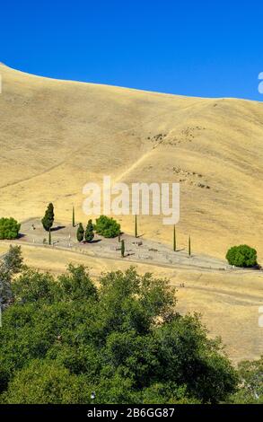 Rose Hill Cemetery von einem angrenzenden Hügel aus gesehen, East Bay Regional Park, Nortonville, Antioch, Contra Costa County, Kalifornien, USA Stockfoto