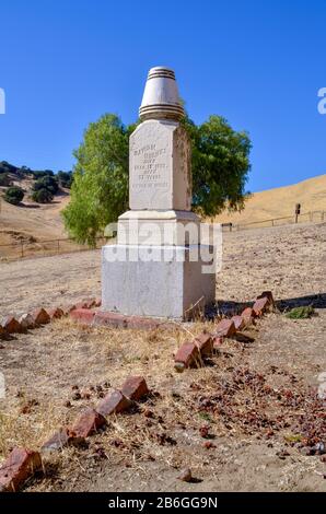 Kopfstein von David M. Hughes auf dem Rose Hill Cemetery, Black Diamond Mines, Nortonville, East Bay Regional Park, Antioch, Kalifornien, USA Stockfoto