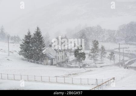 Wanlockhead Dorf im Schnee während Storm Jorge. Februar 2020. Scotlands höchstes Dorf. Dumfries and Galloway, Scottish Borders, Schottland Stockfoto