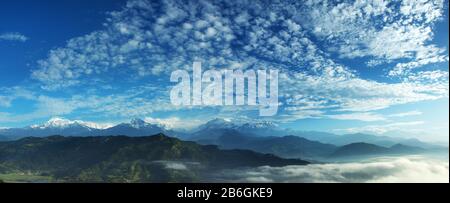 Blick auf die Annapurna Range von Pokhara, Nepal Stockfoto