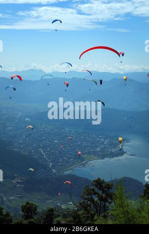 Blick auf die Annapurna Range von Pokhara, Nepal Stockfoto