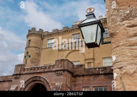 Maybole, Carrick, Schottland - 19. Mai 2012: Außenansicht von Culzean Castle, das sich an den Klippen von Ayrshire befindet, für die Öffentlichkeit zugänglich. Stockfoto
