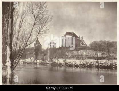 Château de Touffon Under the Snow, Bonne, Frankreich Bonne Chateau Touffon (Titelobjekt) Objektart: Fotos Artikelnummer: RP-F 1997-52 Aufschriften / Marken: Unterschrift und Datum, Verso, geprägt: "Paysages & Monuments / du Poitou / J. Robuchon'inscriptie '.' Hersteller: Fotograf Jules Robuchon (Gebäude) Drucker: Goupil & Cie (zugeordnet zu) Drucker: Valadon & Cie Kunsthandel Boussod (zugeordnet zu) Herstellung:. Fotograf Frankreich Herausgeber: Paris Herausgeber: Paris Datum: 1880 - 1886 Physische Merkmale: Woodburytypie Material: Papiertechnik: Woodburytypie Abmessungen: PH Stockfoto