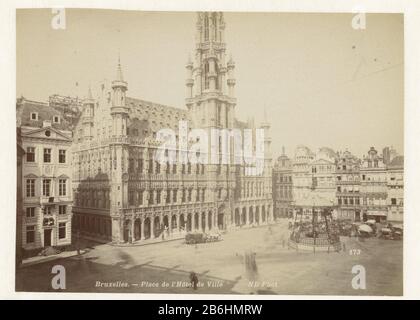 The Grand Place in Brussels City Hall Brussel-Place de l'Hotel de Ville (Titelobjekt) Grand Place in bruxelles-Place de l'Hotel de Ville (Titelobjekt) Objektart: Fotos Artikelnummer: RP-F16297 Aufschriften/Marken: Anmerkung, Rekto, gedruckt: "Bruxelles Place de l'Hotel de Ville'signatuur, recto, printed '173 ND Phot' Hersteller: Fotograf: Étienne Neurdein (Listed Property) Ort Herstellung: Frankreich Datum: 1860 - 1920 Physische Merkmale: Albumdruckmaterial: Papiertechnik: Albumin Druckabmessungen: Foto: H 120 mm × W 164 mmOnderwerp Stockfoto